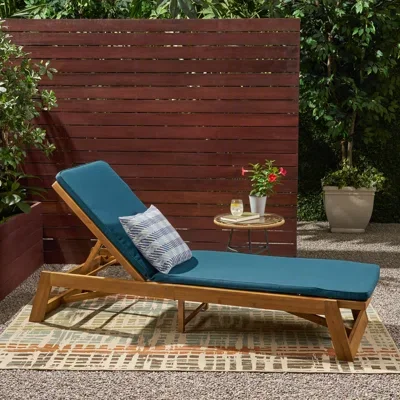 ارابيا اوت دورز لتصميم شازلونج خشبي